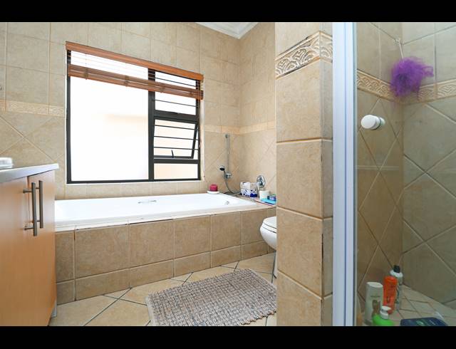 3 BEDROOM HOUSE FOR SALE IN WAVERLEY
